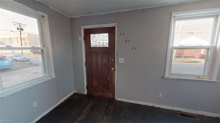 Property Photo:  1128 Hugo St  VA 23513 