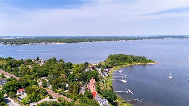 Property Photo:  40 Oak Grove Street 1  RI 02818 