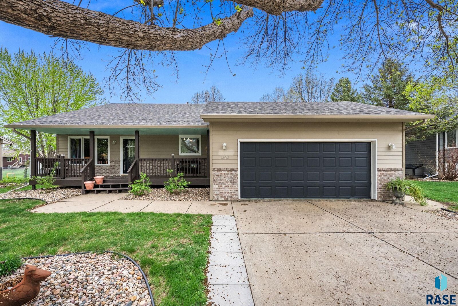Property Photo:  1600 S Hillview Rd  SD 57110 