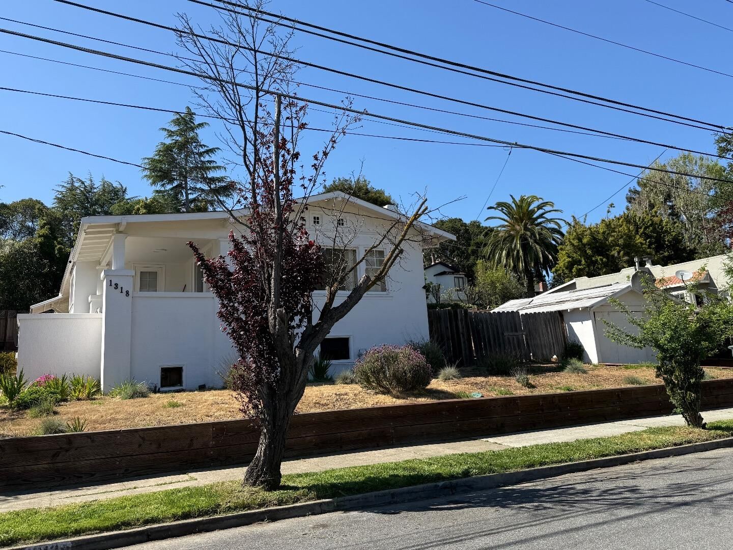 Property Photo: 1318 Magnolia Avenue CA 94070