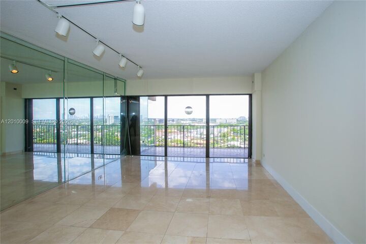 Property Photo:  1800 NE 114th St 1502  FL 33181 