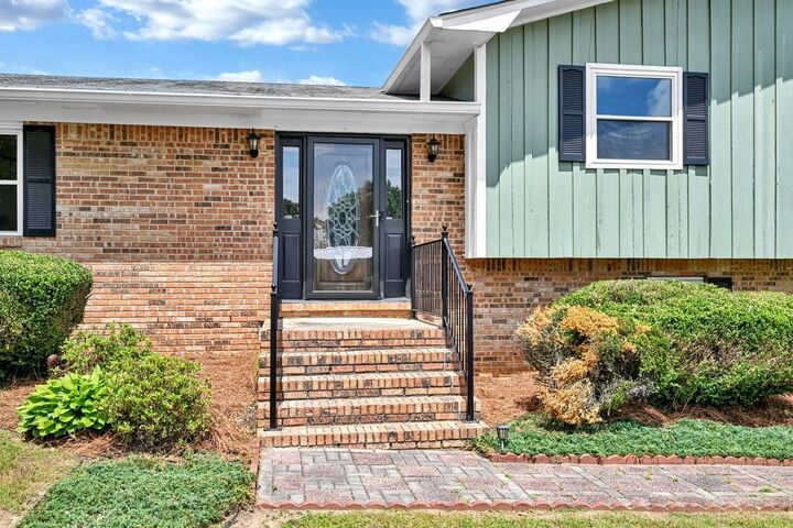Property Photo: 1813 Northwest Ln NW AL 35055