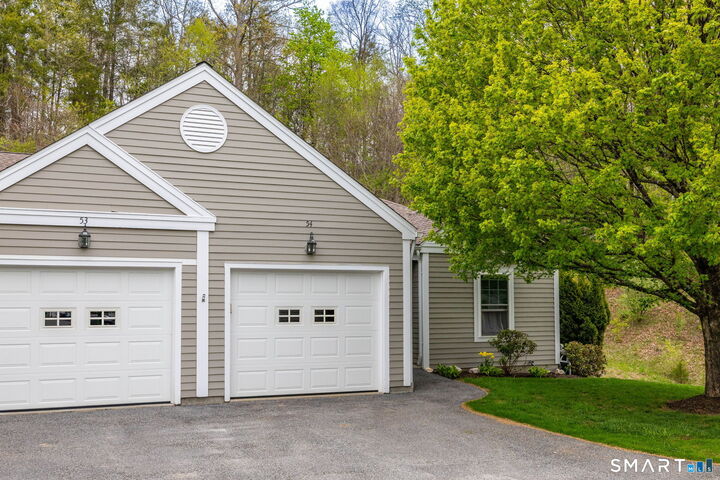 Property Photo:  54 Elizabeth Circle 54  CT 06482 