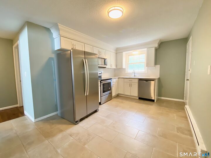 Property Photo:  24 College Street 6  CT 06413 