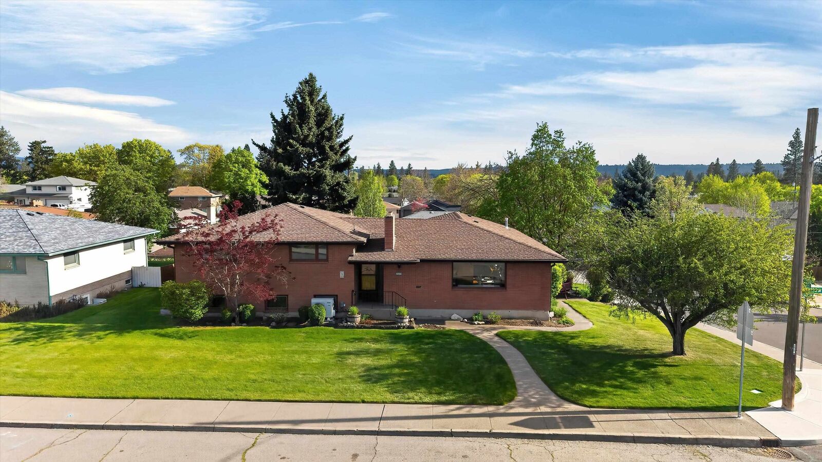 Property Photo:  2337 W Longfellow Ave  WA 99205 