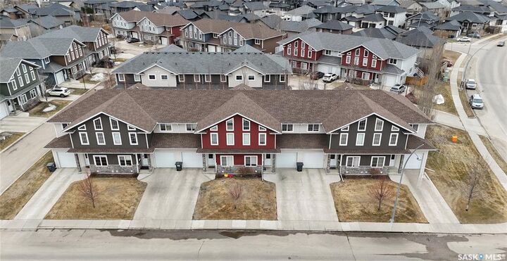 Photo de la propriété:  102 Atton Crescent  SK S7W 0N9 