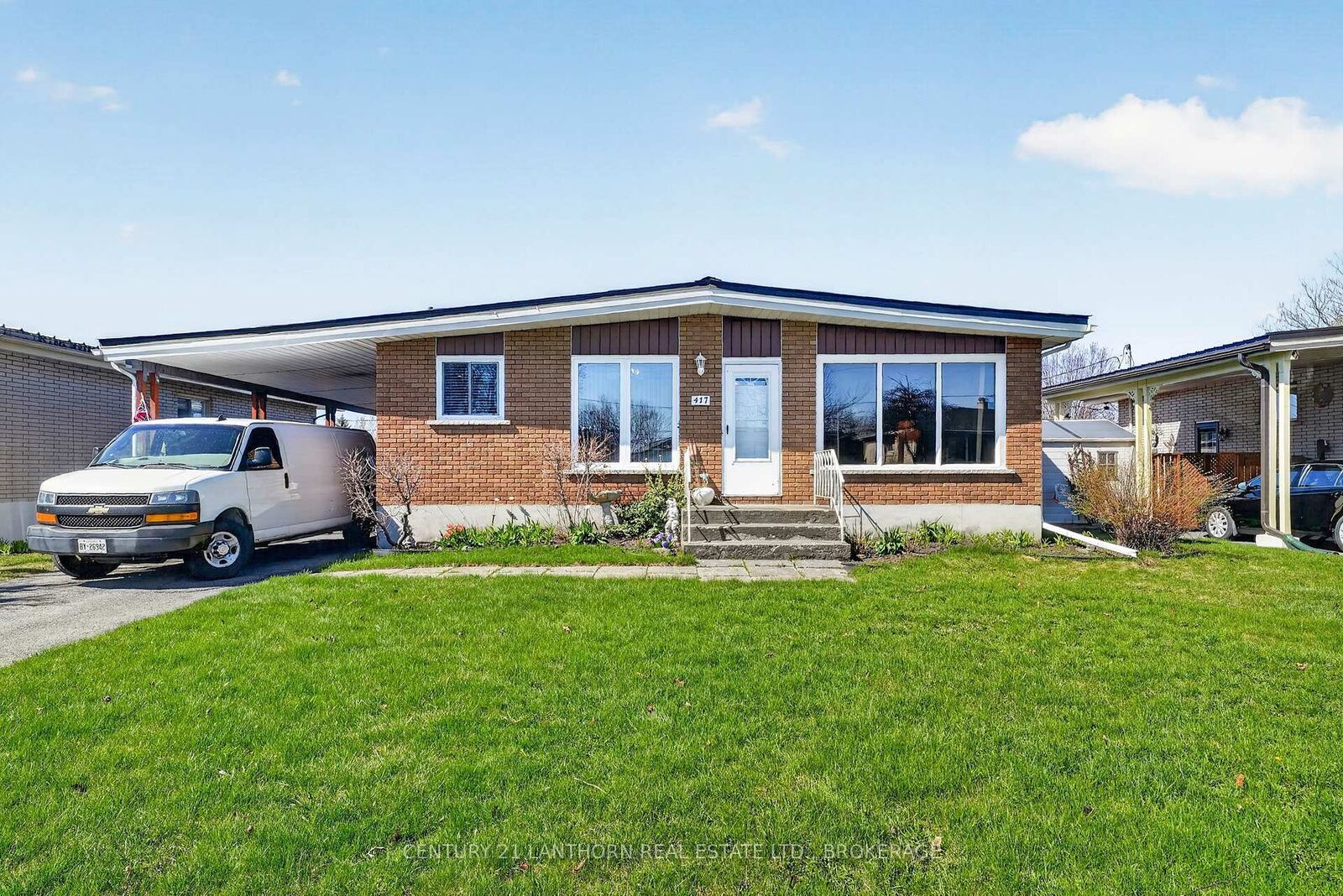 Property Photo:  417 Beach Avenue  ON K6H 5P3 