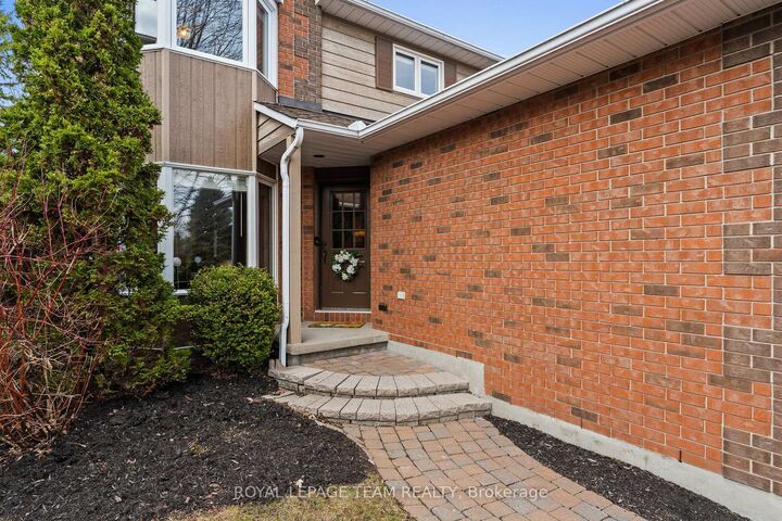 Property Photo: 195 Walden Drive ON K2K 2K7