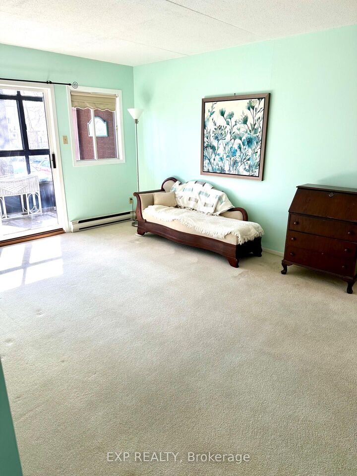 Property Photo:  15 Findlay Avenue 208  ON K7C 4A2 