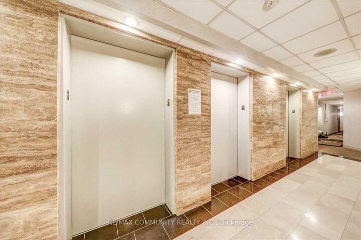 Property Photo: 430 McLevin Avenue Ph11 ON M1B 5P1
