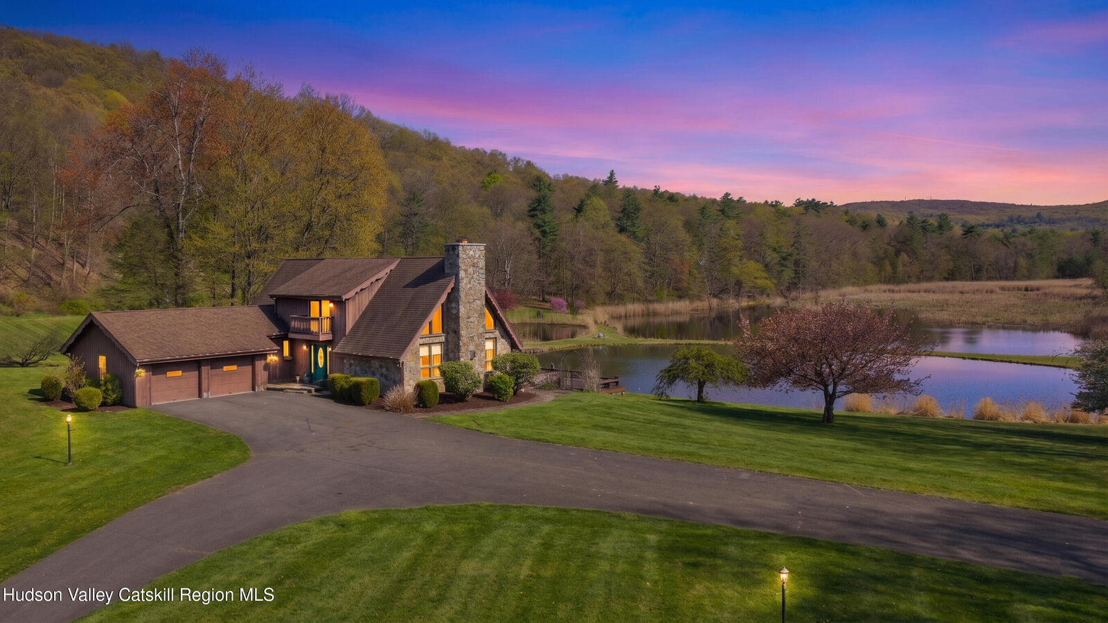 Property Photo:  81 Union Center  NY 12487 