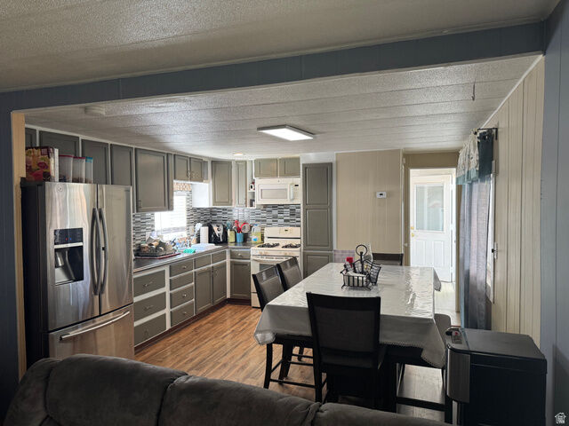 Property Photo: 257 E Guenevere St N 211 UT 84054