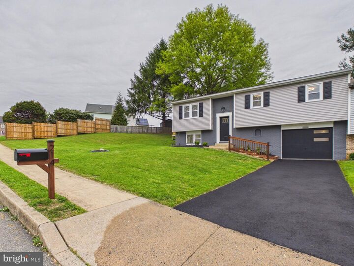 Property Photo:  214 Brewster Drive  PA 17603 
