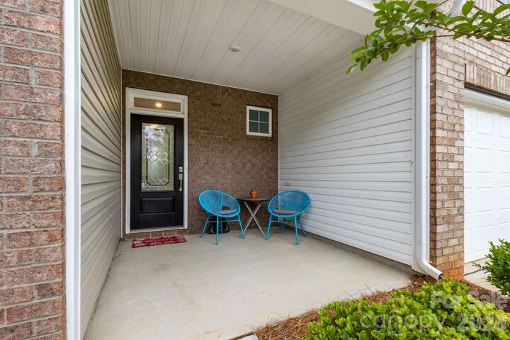 Property Photo: 14136 Castle Nook Drive NC 28273