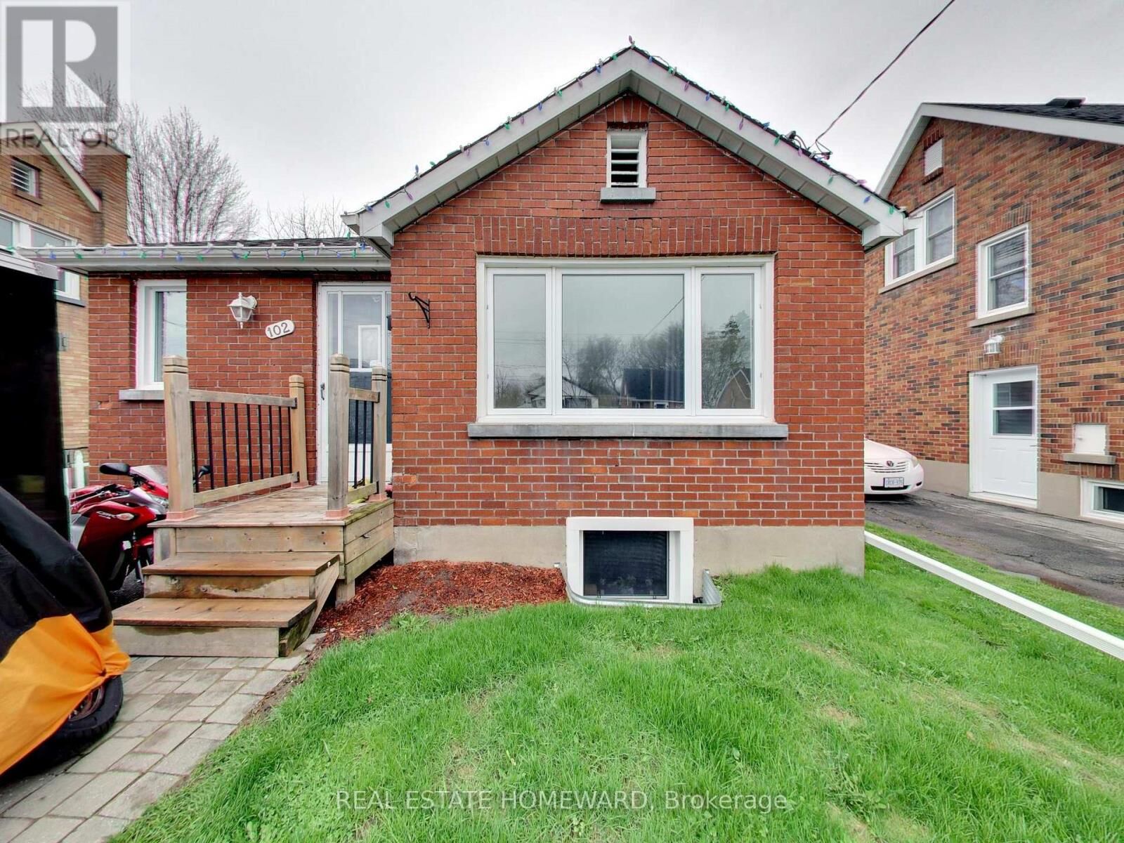 Property Photo:  102 Central Park Boulevard North  ON L1G 5Y5 