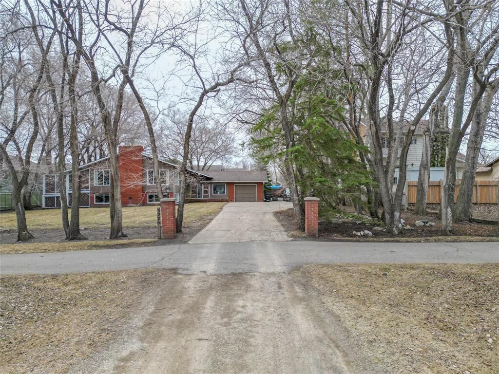 Property Photo:  3226 Richmond Avenue  MB R7B 3S9 