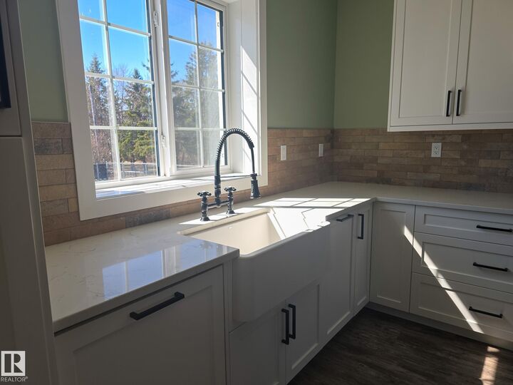 Property Photo:  5029 54 Avenue  AB T0E 2K0 