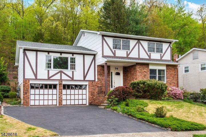 Property Photo:  24 Molinari Dr  NJ 07465 