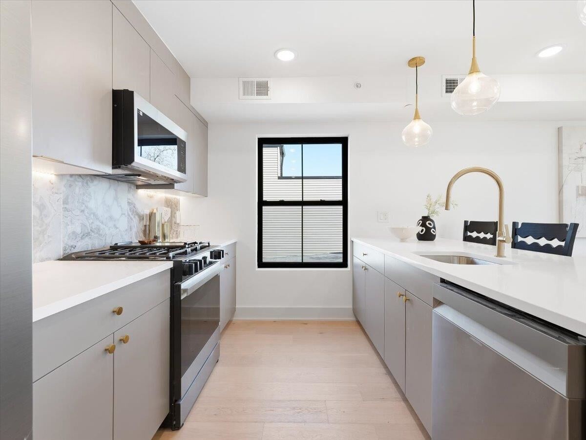 Property Photo:  62 Gardner Ave 3  NJ 07304 