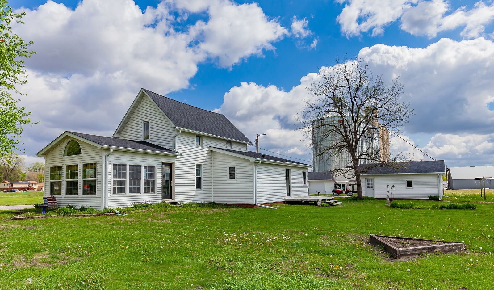 Property Photo: 402 S Vine Street IA 50046