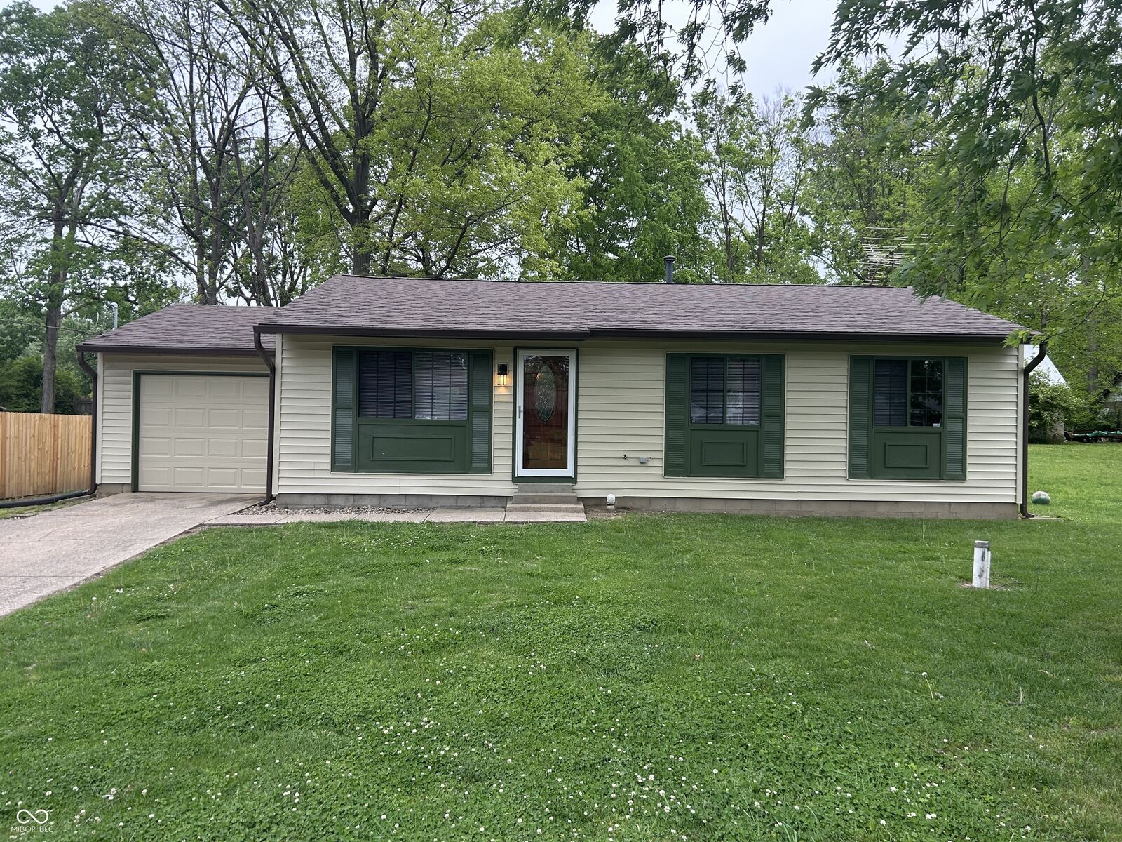 Property Photo:  902 E Elbert Street  IN 46227 