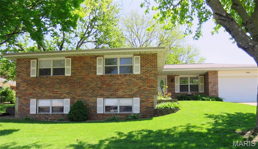 Property Photo:  1604 Tamarack Drive  MO 63301 
