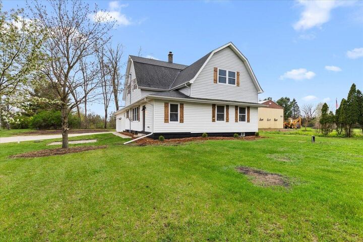 Property Photo:  2185 E Newark Dr  WI 53090 