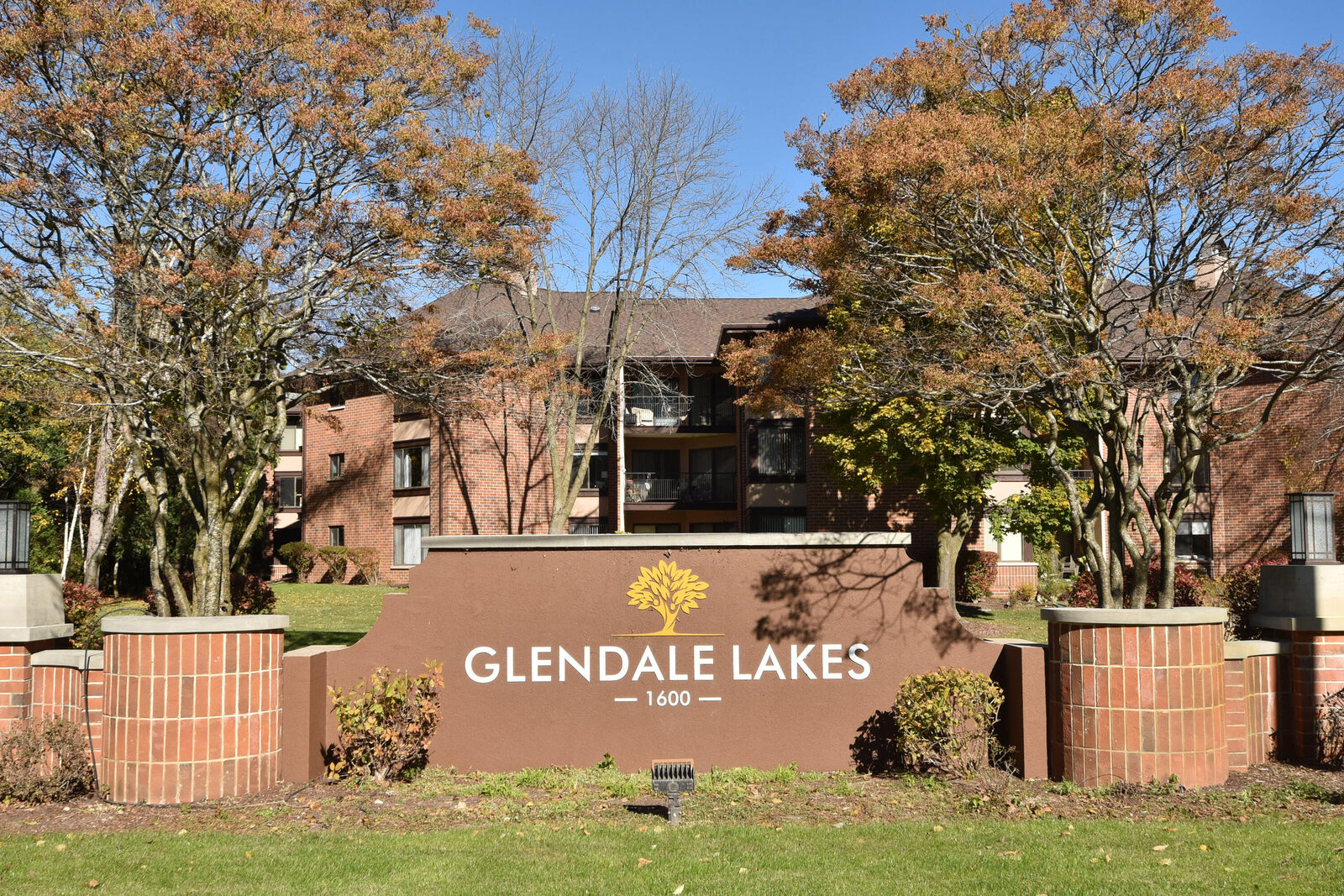 Property Photo:  1600 W Green Tree Rd 319  WI 53209 