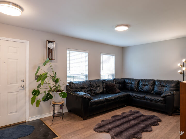 Property Photo:  