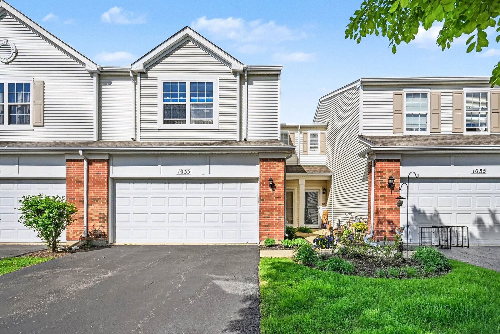 Property Photo: 1033 Heron Circle IL 60431