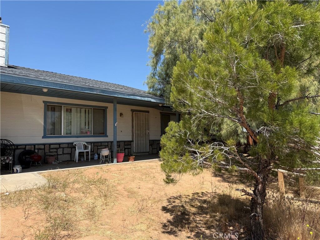 Property Photo:  16082 Dale Evans Parkway  CA 92307 