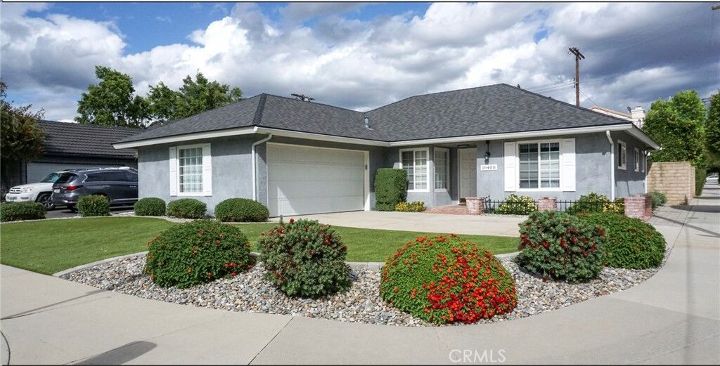 Property Photo:  10400 Hanna Avenue  CA 91311 