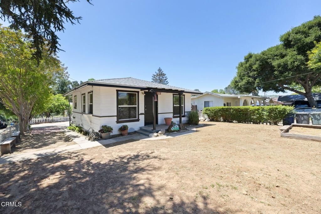Property Photo:  208 W Oak View Avenue  CA 93022 
