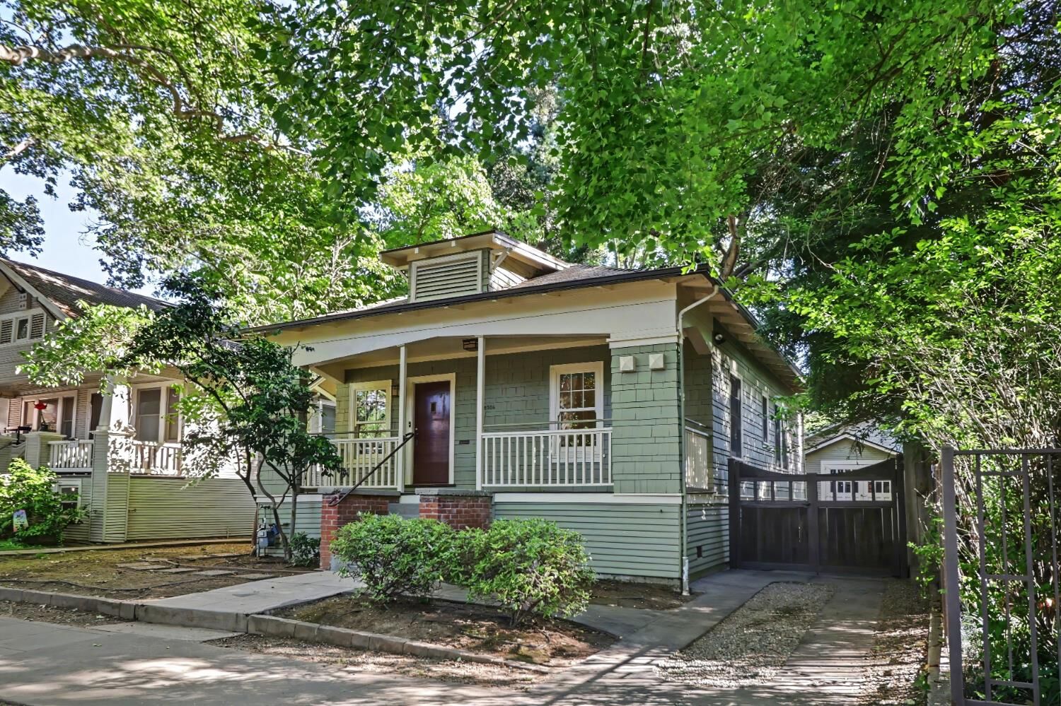 Property Photo:  2306 D Street  CA 95816 