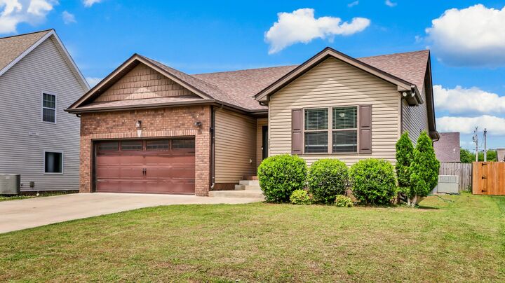 Property Photo: 208 Azalea Dr KY 42262
