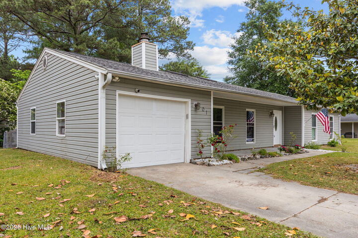 Property Photo:  101 Eastview Court  NC 28546 