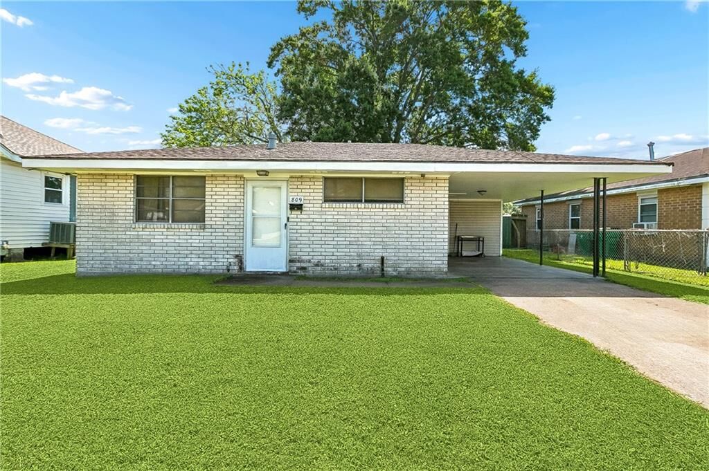 Property Photo: 809 West Drive LA 70094