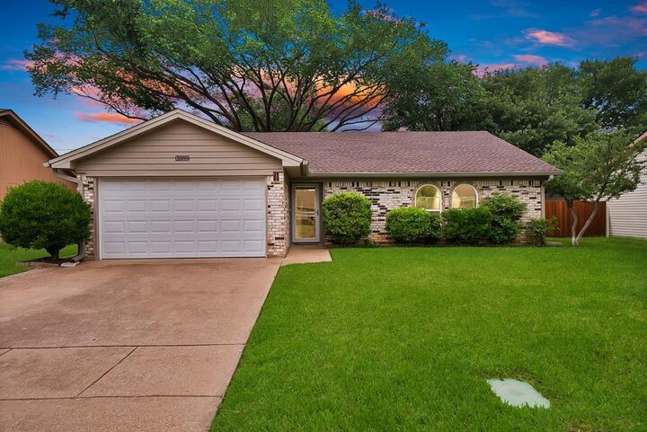 Property Photo:  2609 N Capistrano Court  TX 76015 