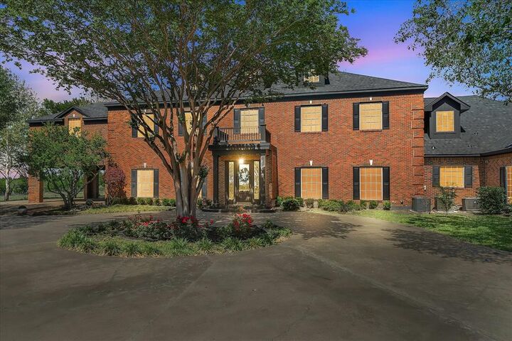 Property Photo:  2201 E Fm 813  TX 75119 