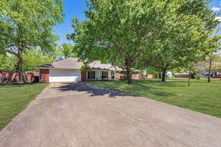 Property Photo:  936 Quail Run  AR 72764 