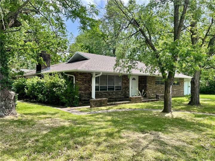 Property Photo:  1607 McRay Avenue  AR 72762 