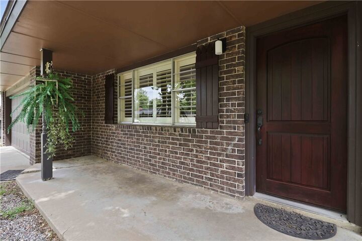 Property Photo:  1908 Robyn Road  AR 72762 