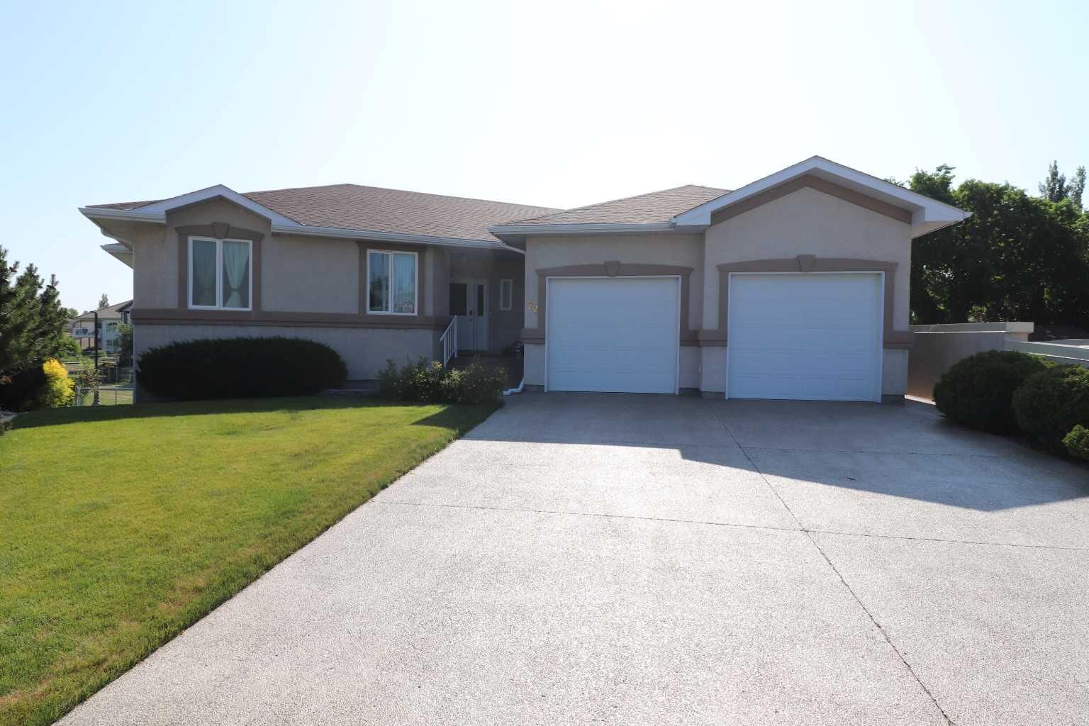 Property Photo: 77 Fairmont Park Landing S AB T1K 7L1