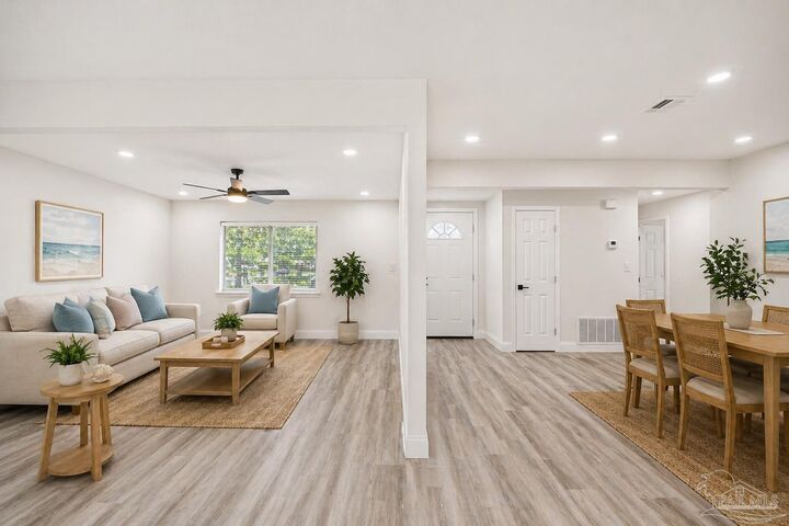 Property Photo:  325 N S St  FL 32505 
