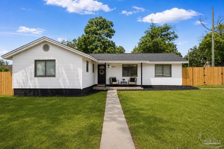 Property Photo:  325 N S St  FL 32505 