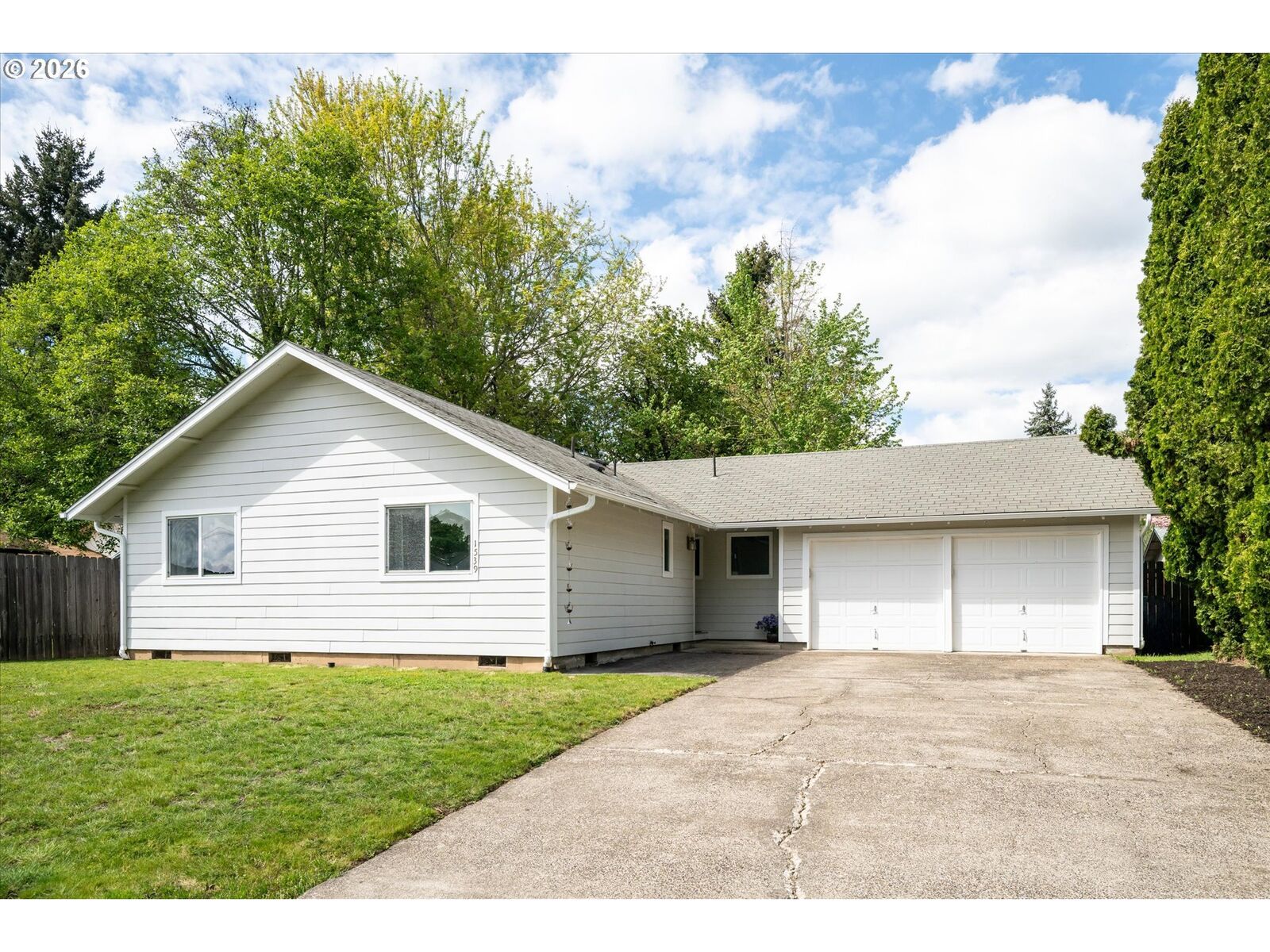 Property Photo:  1539 Dola St  OR 97402 