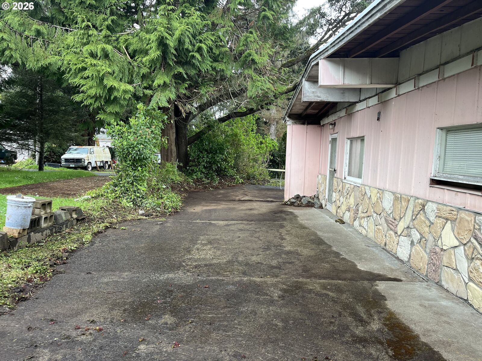 Property Photo:  681 SE Port Ave  OR 97367 