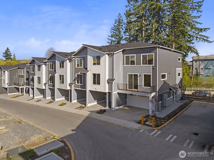 Property Photo:  16823  Alder Way J7  WA 98037 