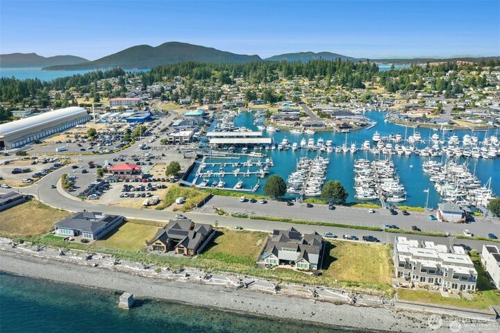 Property Photo: 2400 Skyline Way E-25 WA 98221