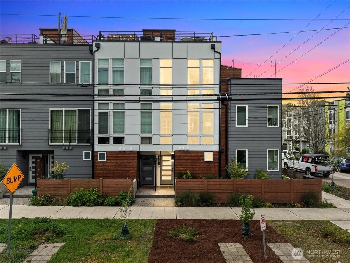 Property Photo:  4301  26th Avenue SW  WA 98106 